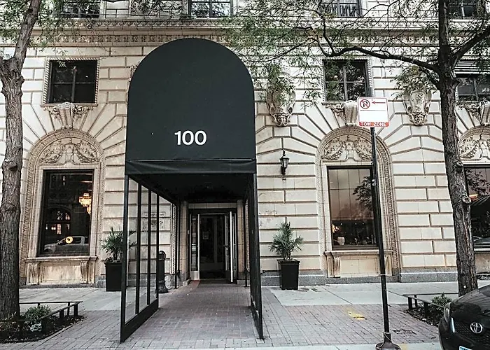Selina Hotel 3*