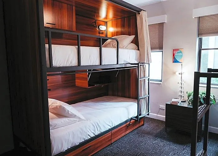 Selina 3* Chicago